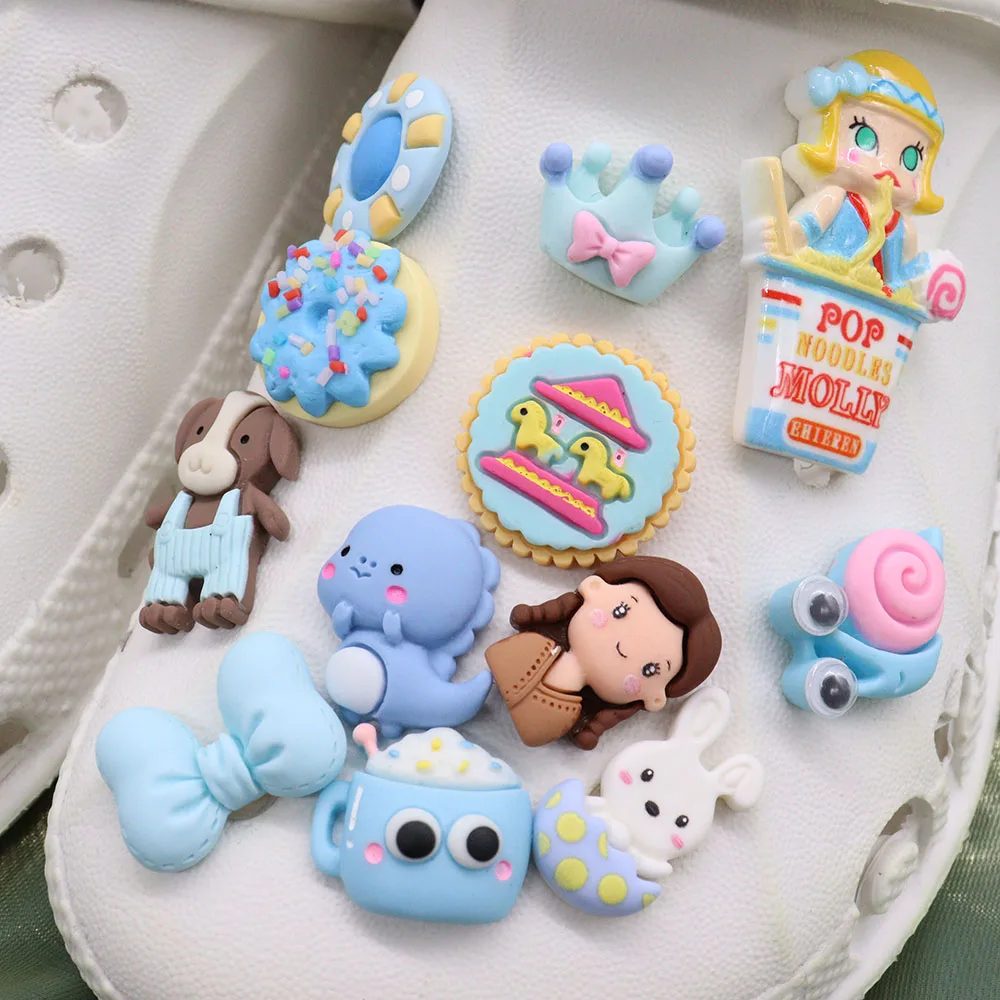 

Mix 50PCS Resin Croc Charms Crown Cup Snail Bow Girl Dog Dinosaur Cookie Rabbit Buckle Clog Wristbands Accessories Decorations