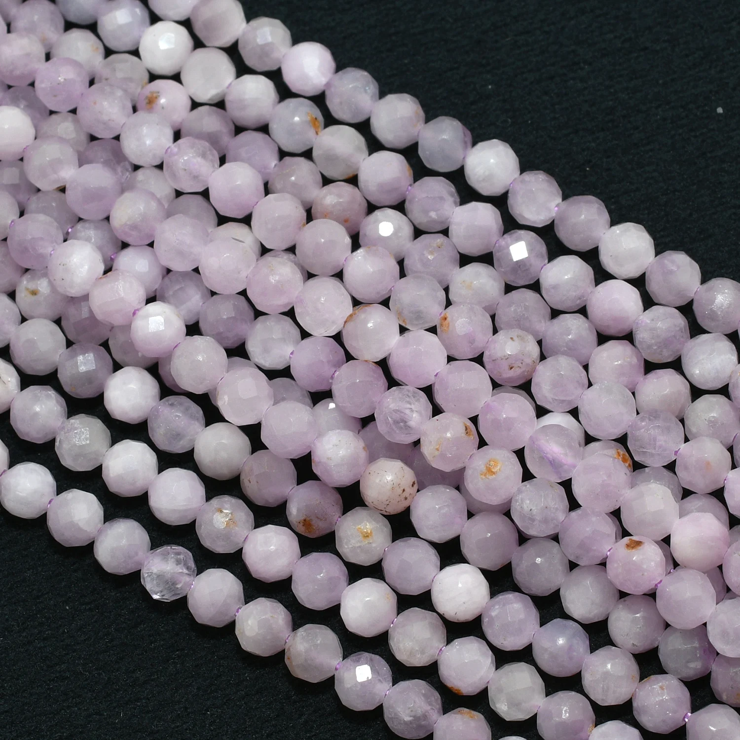 Натуральный кунцит с небольшим дефектом граненые круглые бусины 4 6 мм