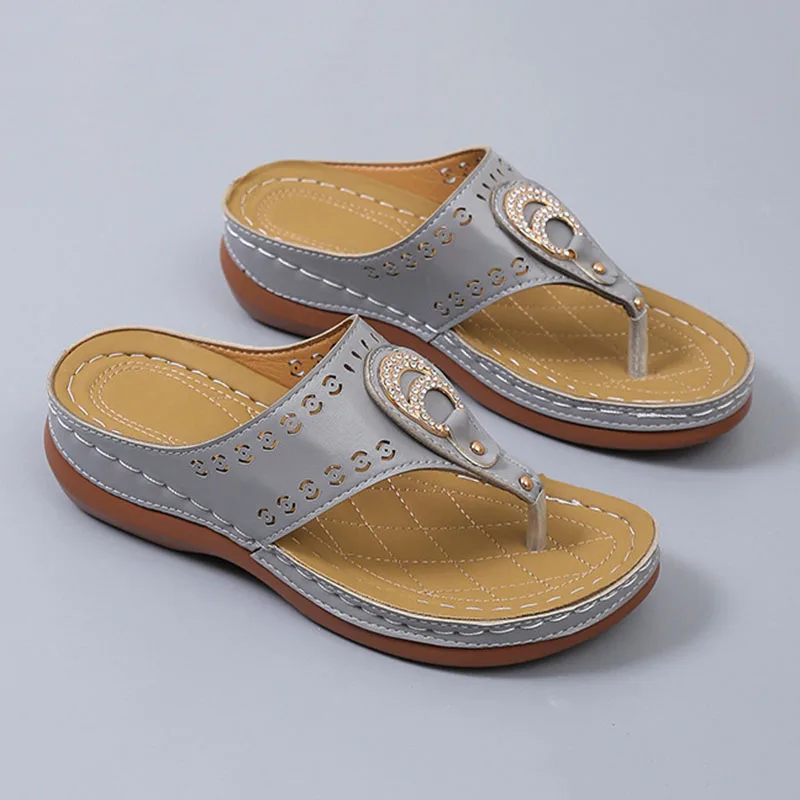 Женские пляжные шлепанцы 2022 летние сандалии на танкетке стразы тапки платформе с