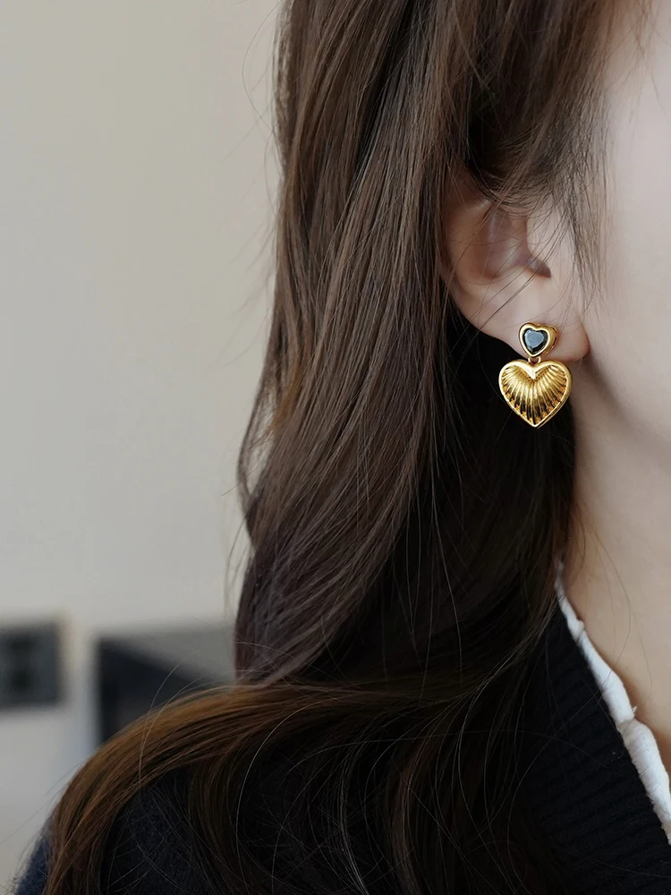 

2023 Heart-shaped Earrings Black Gold Dangler for Women Birthday/Valentine's Day Gifts