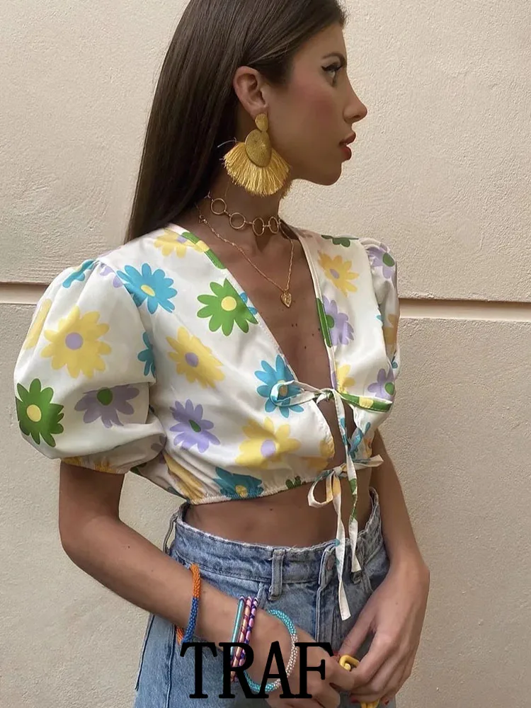 

Женская укороченная блузка с цветочным принтом, на завязках