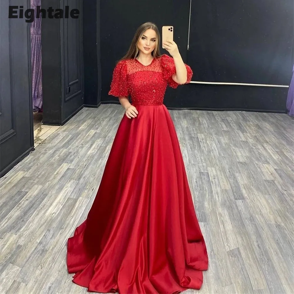 Вечернее платье с круглым вырезом блестками и тюлевой юбкой