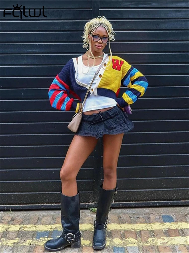 Женский трикотажный кардиган на пуговицах с V-образным вырезом