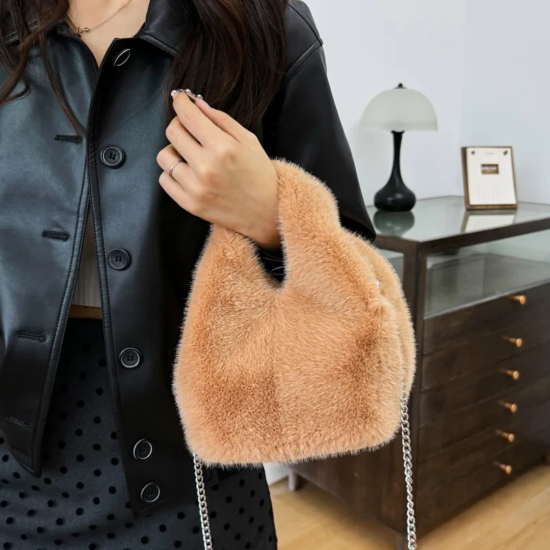 Autumn and Winter New High-end Portable Small Bag Korean Version of Women's Oblique Span Chain Plush Versatile Commuter