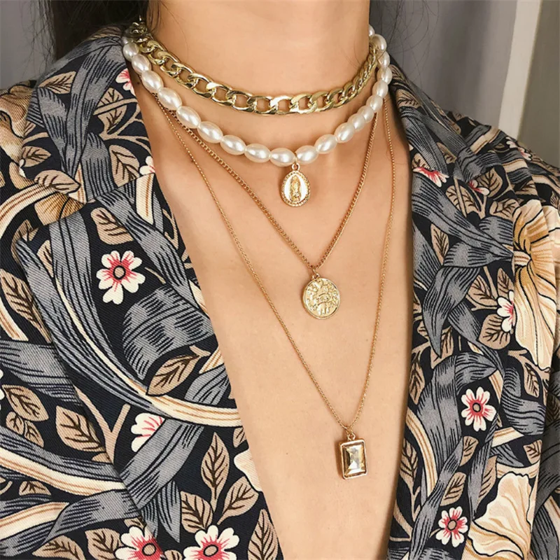 

Hot selling European and American creative fashion diamond queen necklace retro multi-layer pearl clavicle chain sweater chain