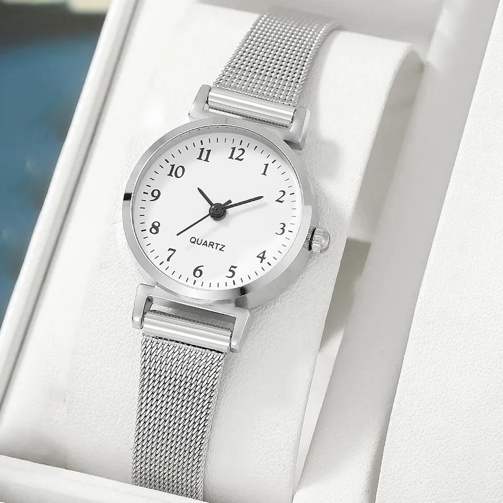 Часы наручные женские кварцевые с простым циферблатом и браслетом