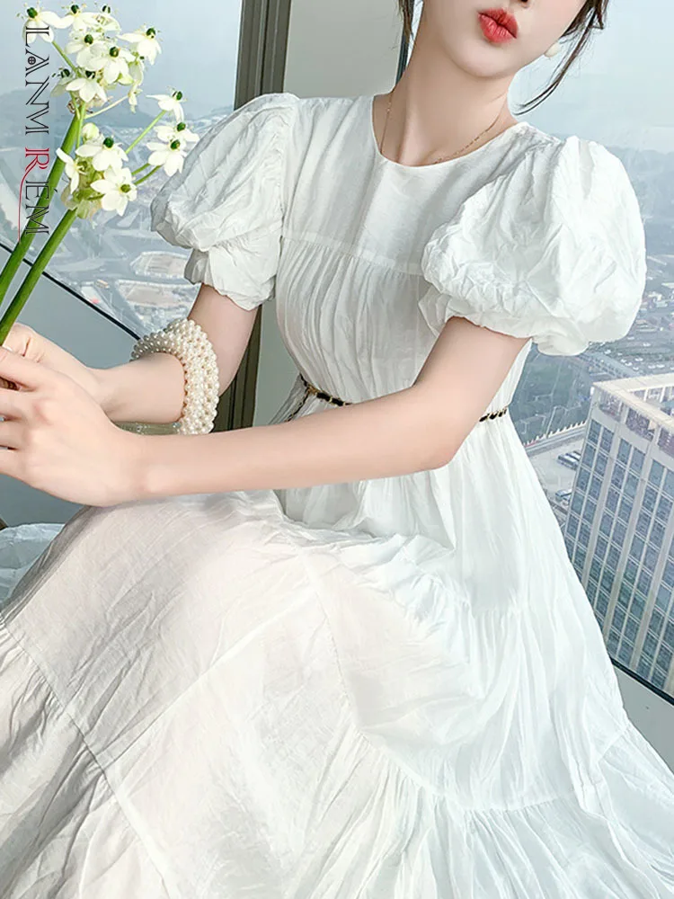 

LANMREM 2022 летнее новое платье с круглым вырезом и высокой талией, белое платье с пышными рукавами, женское платье средней длины, однотонное сва...