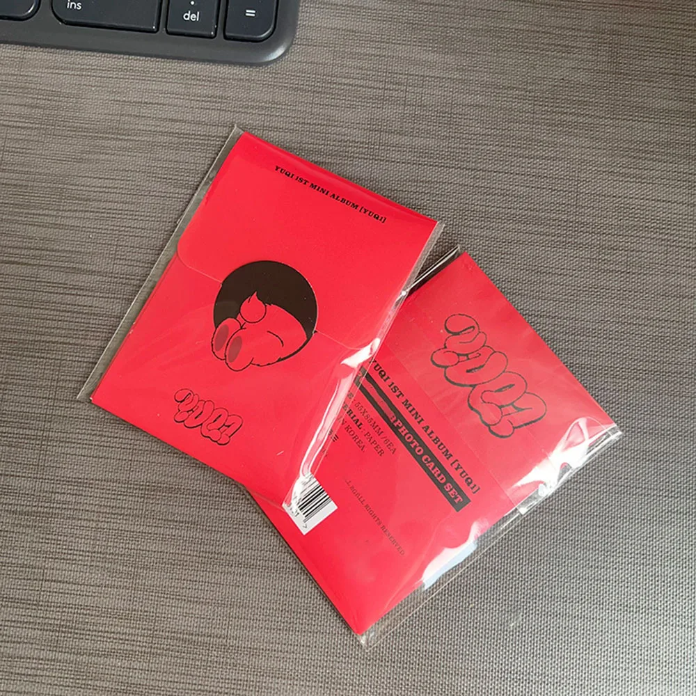 

Фотокарточки KPOP YUQI YUQ1 6 шт.