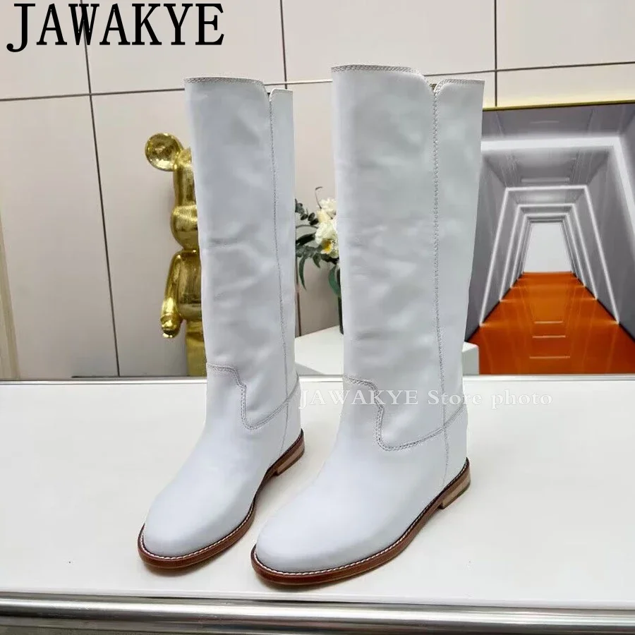 Женские замшевые сапоги до колена высокие на танкетке высоком каблуке модные