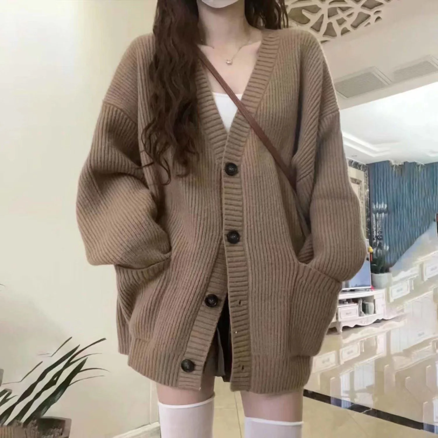 

Корейский стиль, Маленький очаровательный стиль, вязаный свитер для женщин, Осень-зима, новый стиль, свободный, ленивый, с V-образным вырезом, кардиган, трендовая куртка