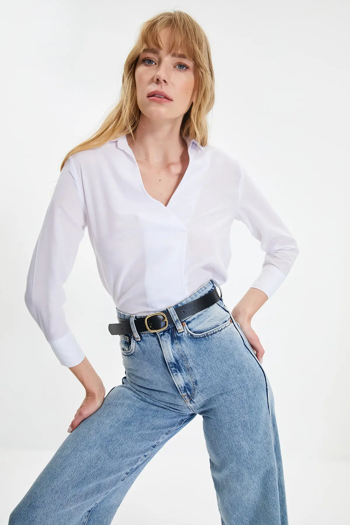 

Trendyol V Collar Blouse TWOAW22BZ0631