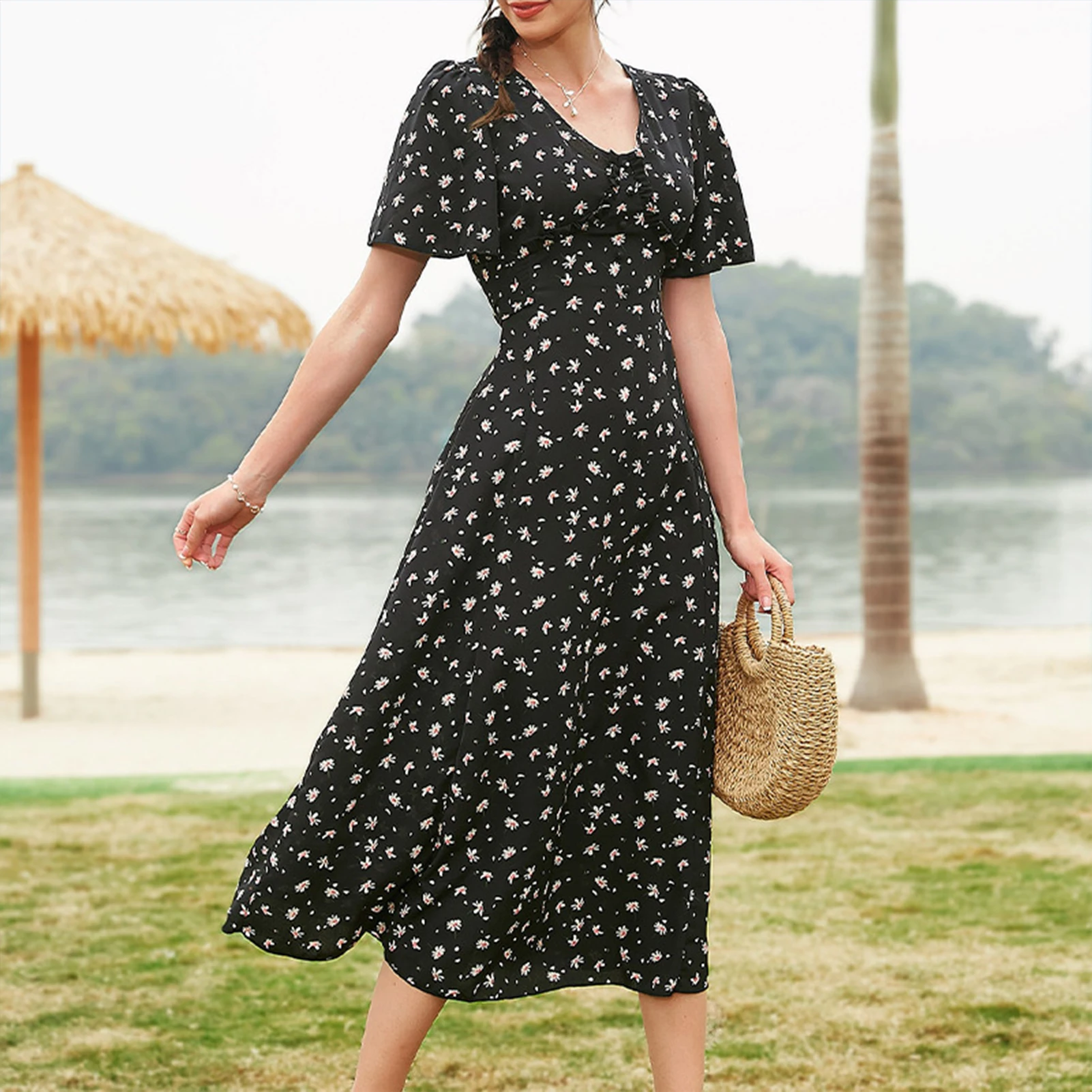 

Шифоновое платье с цветочным принтом, коротким рукавом и V-образным вырезом