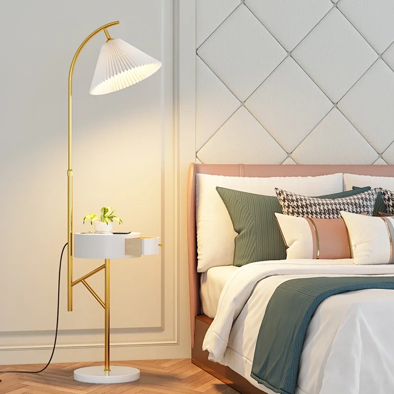 Напольная лампа с планкой