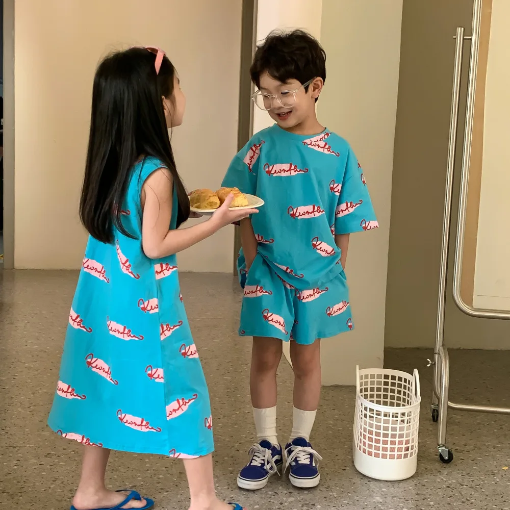 

Сияющие подходящие наряды одежда для брата и сестры корейская модная детская одежда 2023 платье для девочек комплекты из двух предметов для маленьких мальчиков