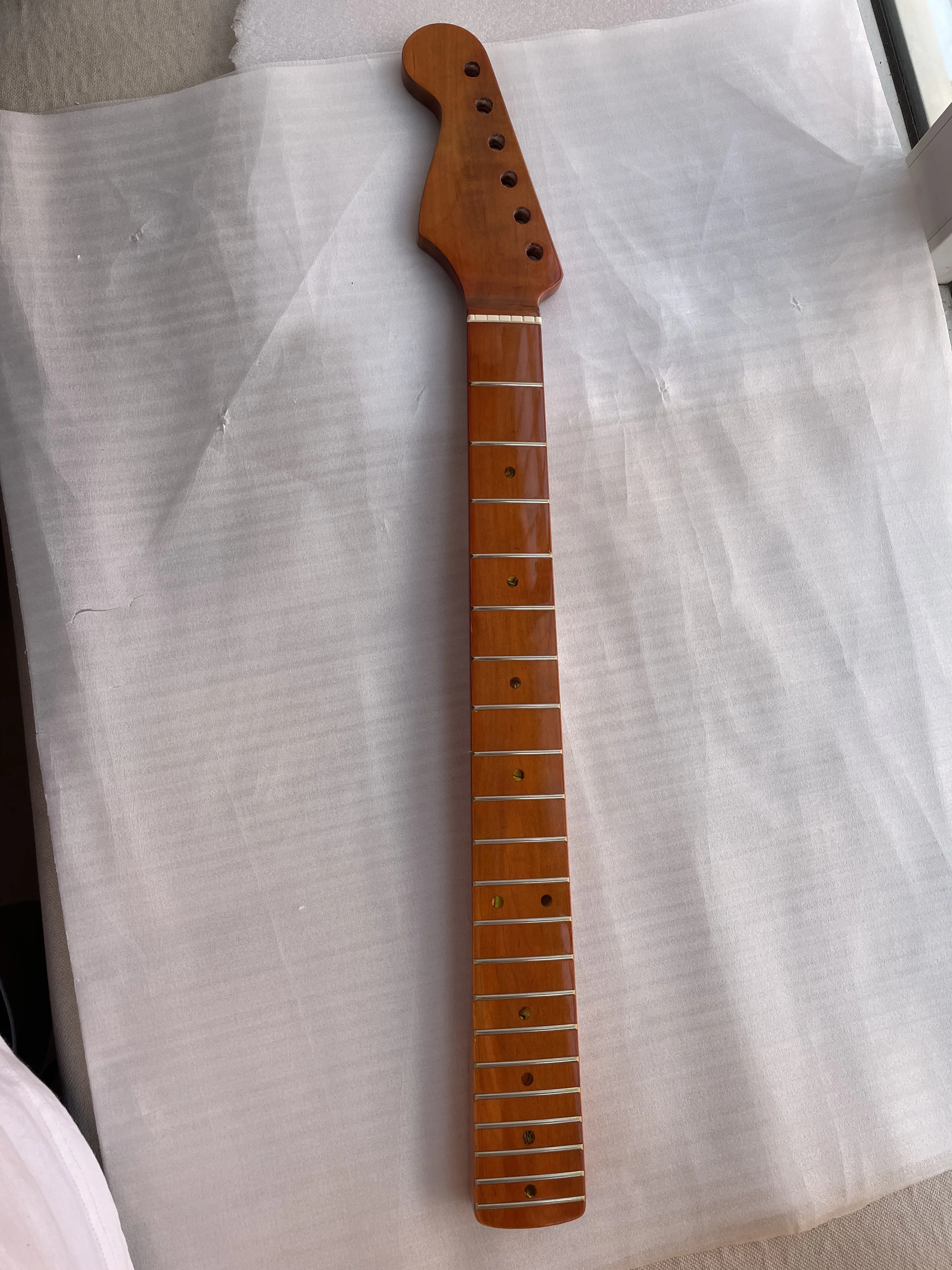 

Left Hand Retro One-piece Gloss Roasted Canada Maple ST Guitar Neck 21 Fret Tail Phillips Screw Adjustment High Quality Only One