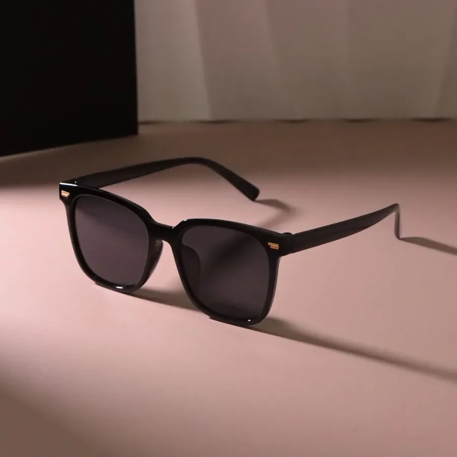 Солнцезащитные очки в классической большой квадратной оправе для мужчин и