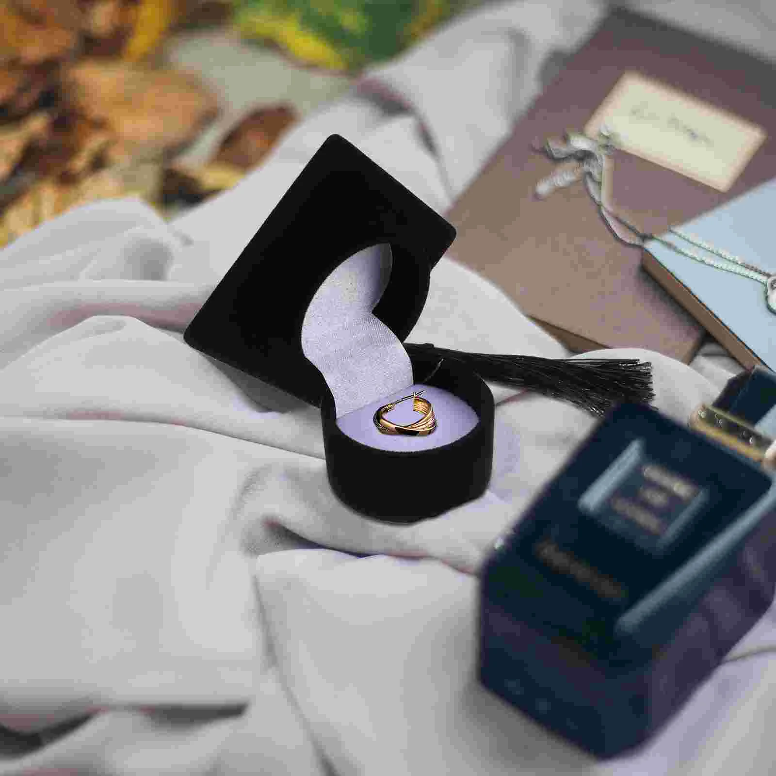 

Коробка-органайзер для ювелирных изделий, в форме кольца