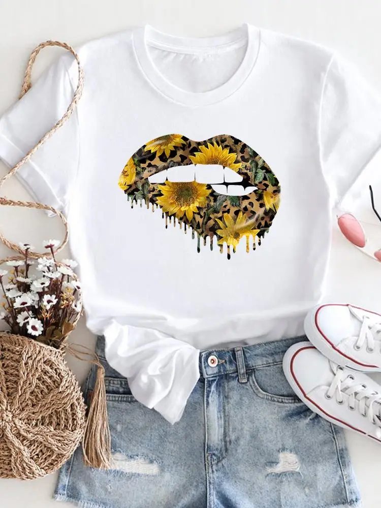 

Women Vintage Casual Clothing Lip Sweet Trend Sweet 90s Graphic T Shirt Short Sleeve Female Tees Top Summer Wear Print T-shirt