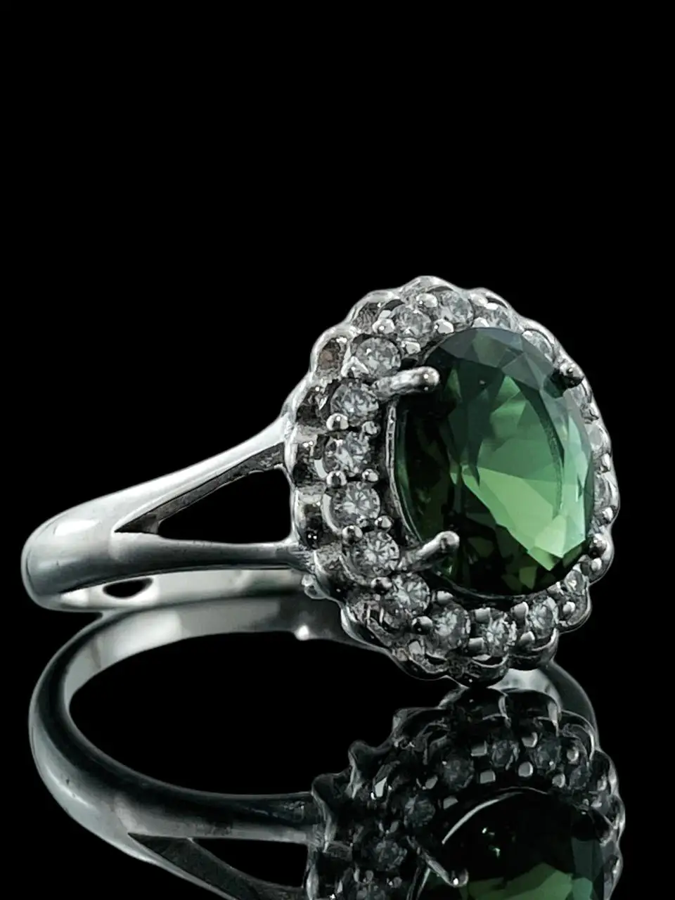 

Emerald green Oval Zircon Stone 925 Sterling Silver Ring