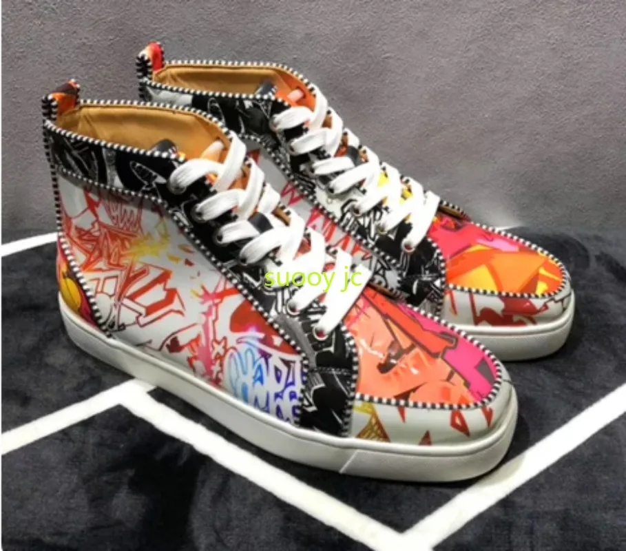 

New Patent Leather Men's Shoes Chic Graffiti Pattern Mixed Color Street Shooting Red sole shoes Hip Hop Casual Masculine Shoes