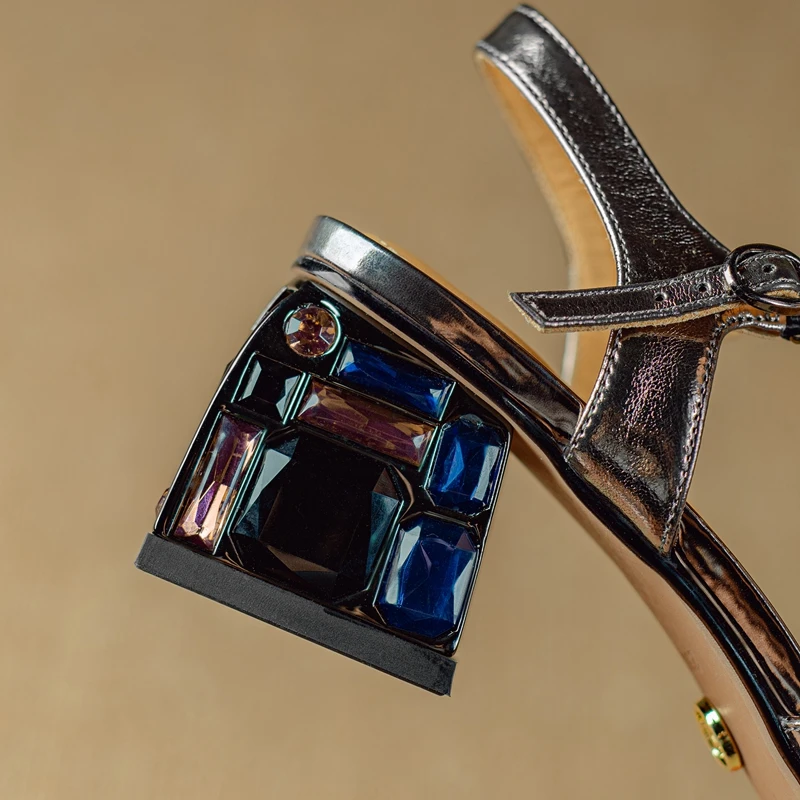 Женские сандалии из натуральной воловьей кожи с круглым носком на высоком