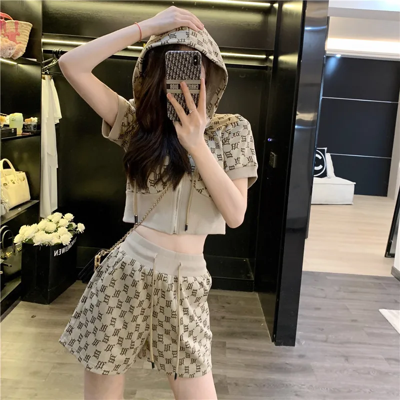 

Small Checkered Khaki Color High Fashion Set Summer New Women's High-end Shorts Two Piece Suit Pants