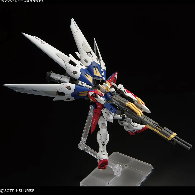 Фото В наличии: Оригинальный конструктор Bandai RG 1/144 Wing Gundam Zero. Коллекционная модель аниме-фигурки для сборки. Игрушки и подарки. №5