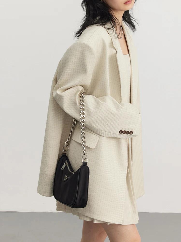 Рисунок 3 - Женский блейзер шикарный VEN