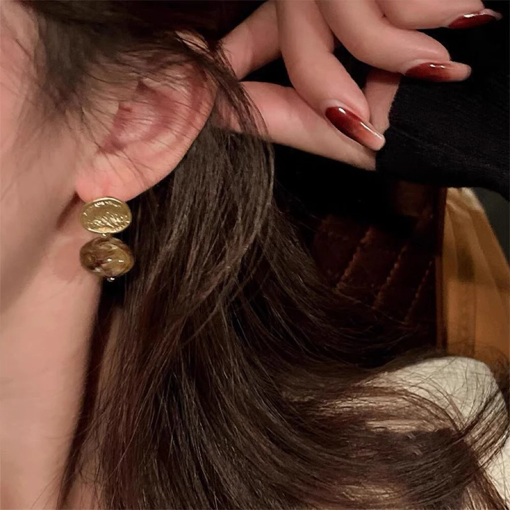 Лотный осенний Октябрь без пирсинга кофейного цвета Майяра Темпераментная