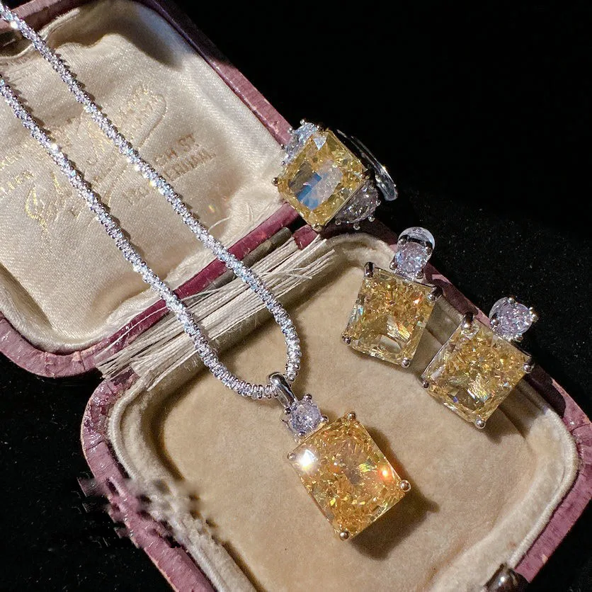 Женские серьги с камнями в виде Канарских и турмалиновых камней покрытые