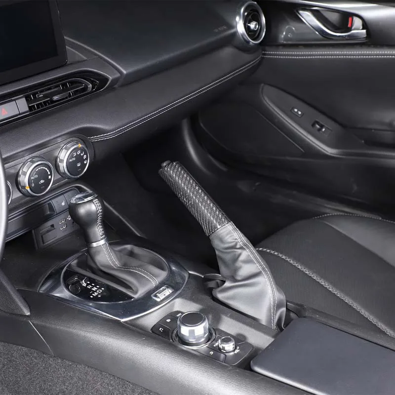 Фото Защитная накладка на рычаг ручного тормоза из настоящего карбона для Mazda MX-5/Fiat 124/Abarth 124 (2016+) – наклейка для интерьера, стайлинг автомобиля №3