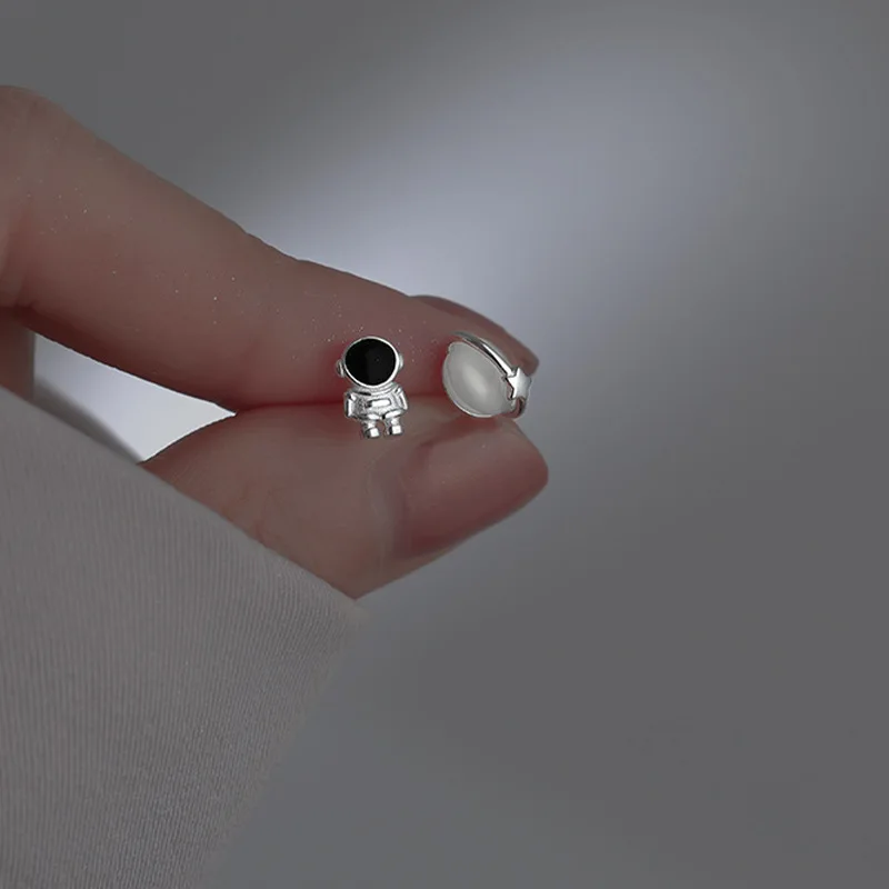 Серьги-гвоздики женские Асимметричные с лунным камнем