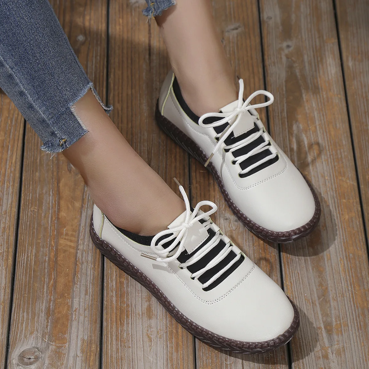 Fashion Women's Casual Shoes 2023 Autumn Soft Leather Women's Comfortable Mom's Shoes Outdoor Walking Sports Flat Shoes