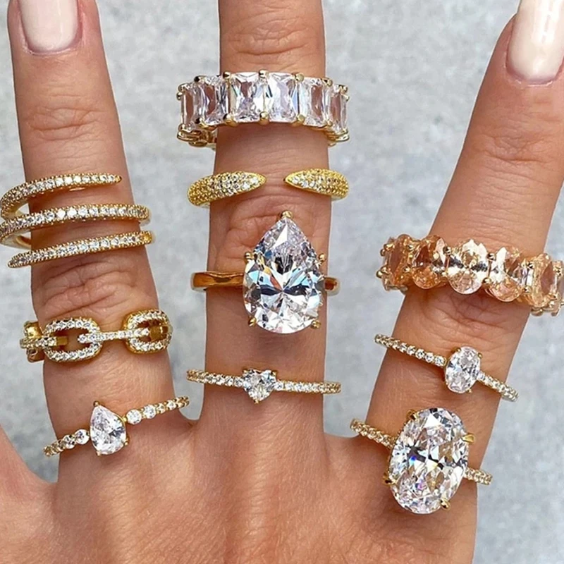 Женское Открытое кольцо с квадратным фианитом золотистое простое обручальное