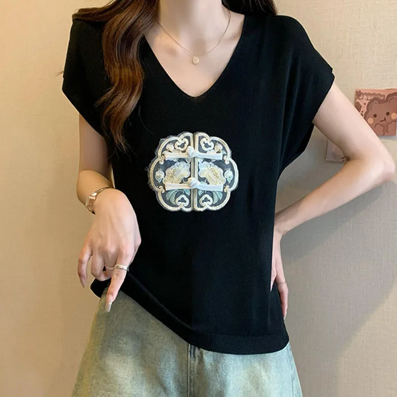 Женский трикотажный свитер с коротким рукавом V-образным вырезом