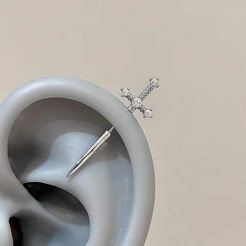 Серьги-крестики в форме меча из цинкового сплава с горным хрусталем