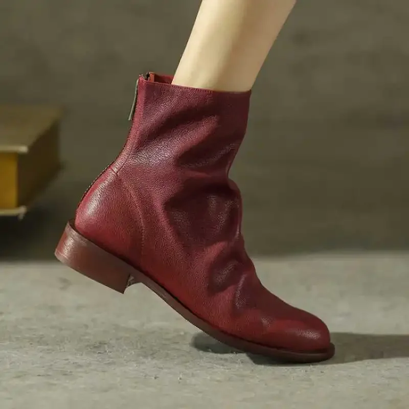 Красные короткие ботинки на низком квадратном каблуке в стиле ретро с круглым