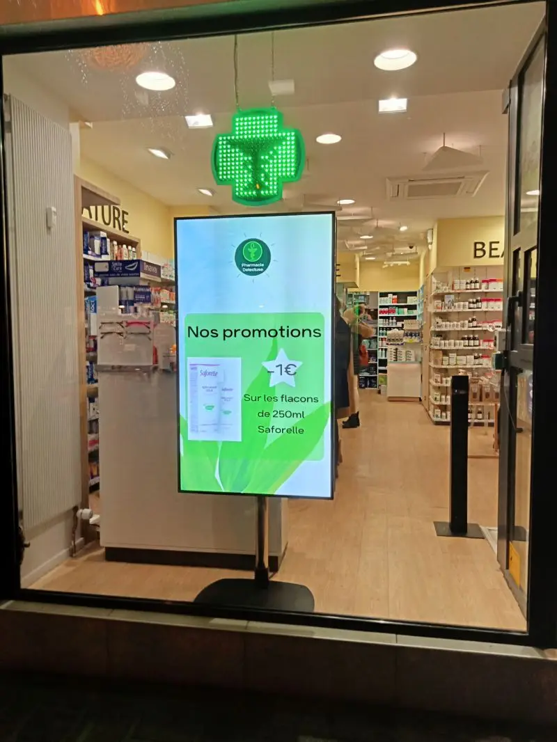 Высокая яркость окна 43 49 55 65 дюймов для использования в помещении 2500 4000 нит Android 11