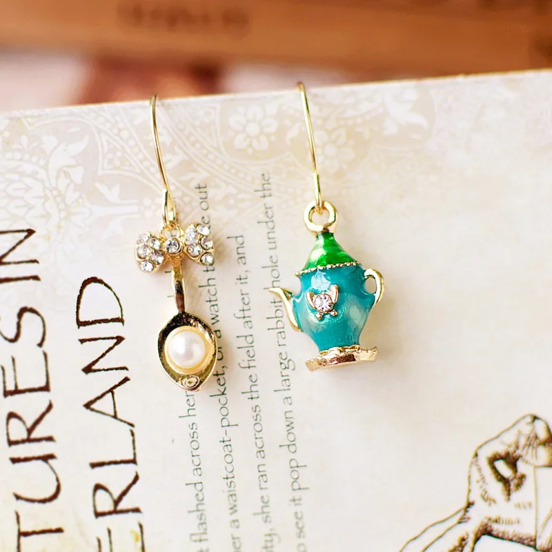 

Disney Alice Wonderland Princess Earrings Women Fashion Jewelry Asymmetric Drop Earring Women Earrings Fashion Jewelry for Girl