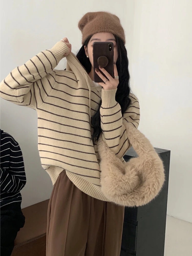 

Женский трикотажный свитер в полоску, с капюшоном