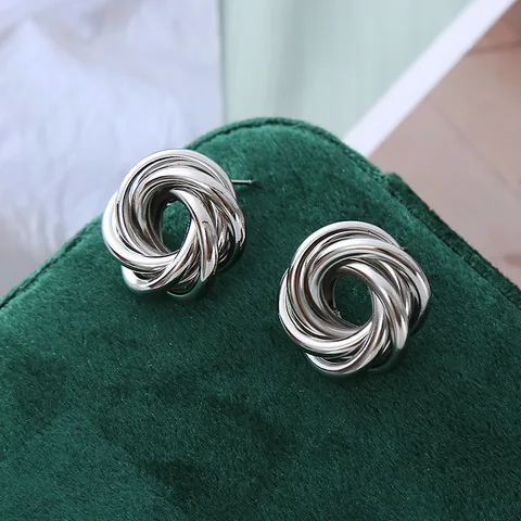 Золотые серьги-гвоздики YOUNGUO