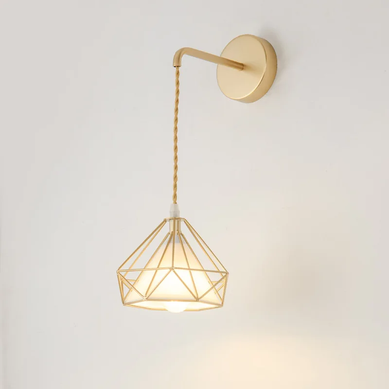 

Скандинавская прикроватная люстра, простой современный настенный светильник золотого цвета с индивидуальным дизайном, с алмазами, для коридора, гостиной, спальни