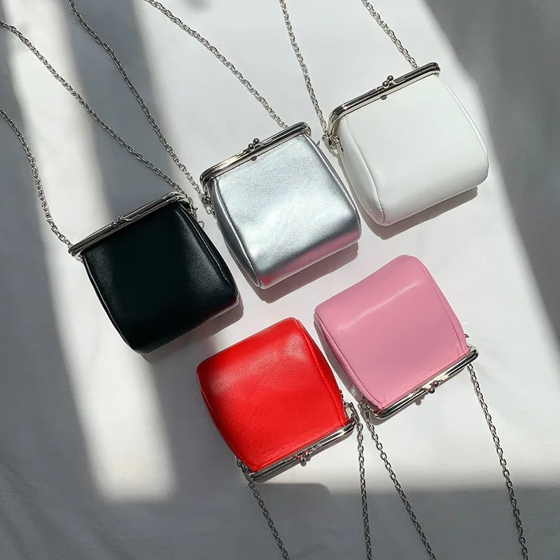 

2023 Korean Style Women's New Messenger Niche Shoulder Bag Mini Lipstick Fashion Chain Clip Bag