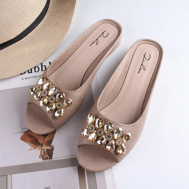 Сандалии и тапочки женская летняя верхняя одежда на толстой подошве женские