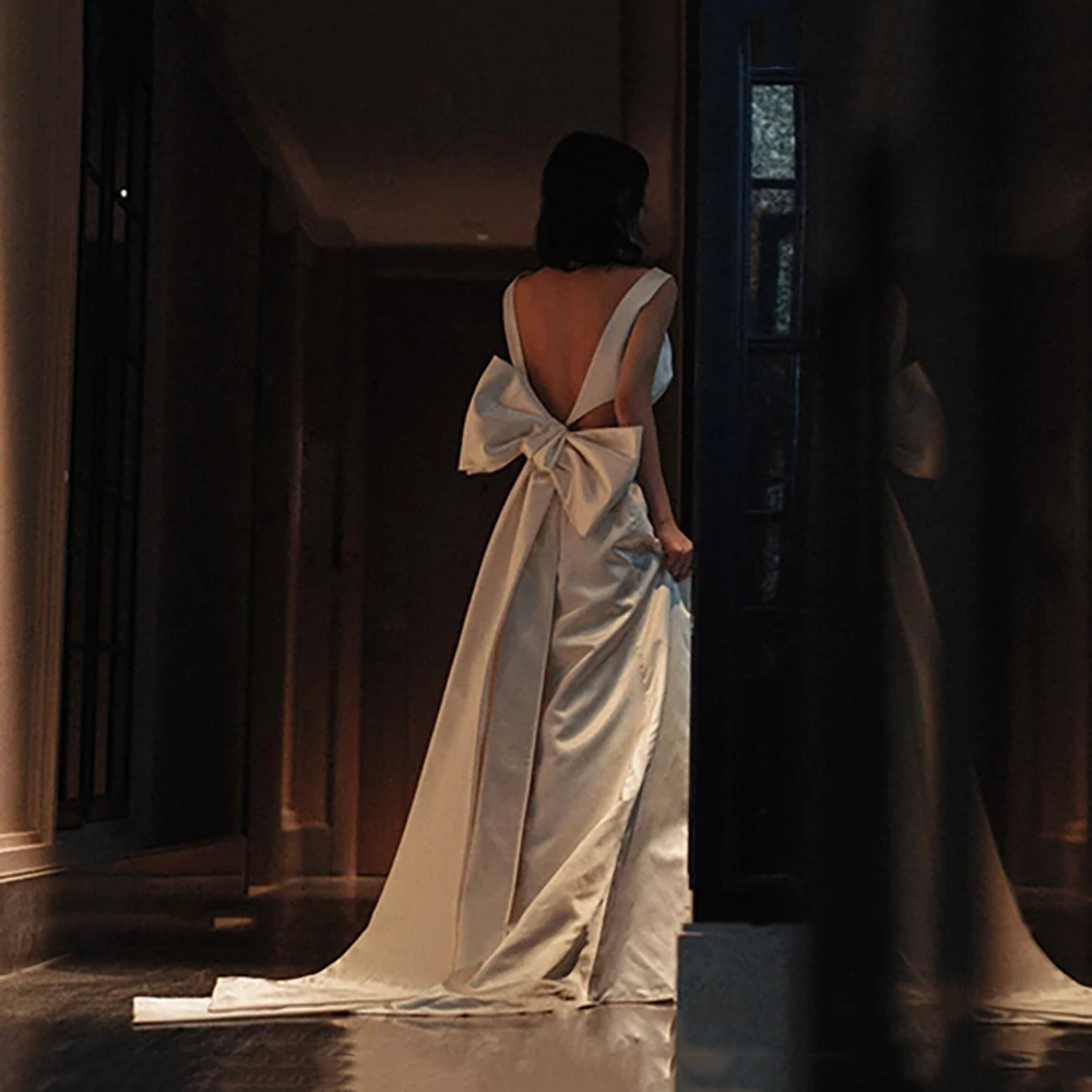 Атласное свадебное платье большого размера с открытой спиной и бантом