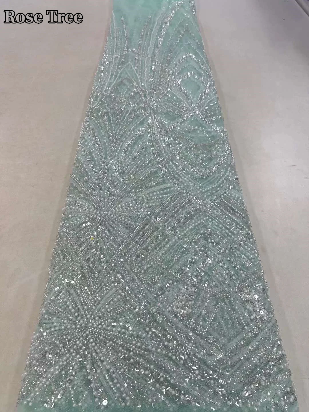 Рисунок 2 - Африканская кружевная ткань с вышивкой 5 ярдов