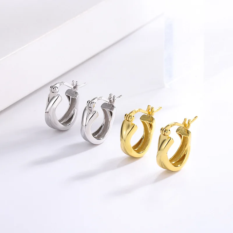 

S925 Sterling Silver Wide Face Cross Line Ear Buckles for Women A Pair of Simple and Versatile Cold Style Earrings and Earrings