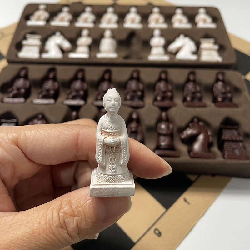Фото Новый дизайн небольших шахмат, 3D креативный персонаж, солдатские шахматные фигуры, небольшой размер 28 см/11 дюймов, принадлежности для фестиваля настольных игр №5