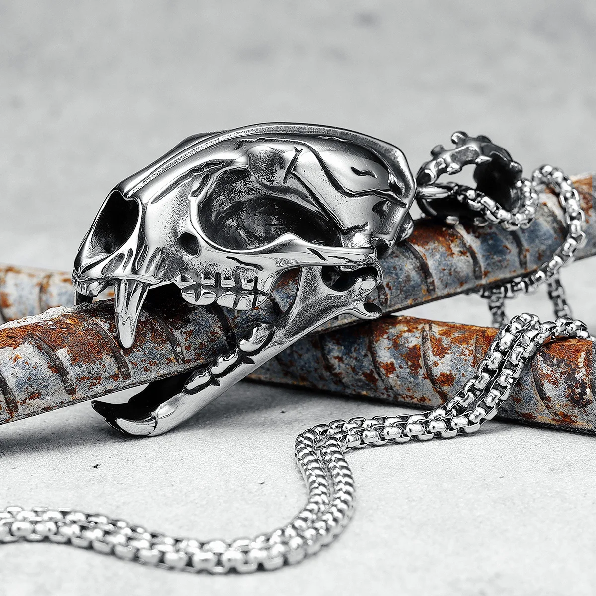 

Saber-toothed Tiger Skeleton Pendants Men Skull Necklaces Stainless Steel Chains Punk Rock Punk Rap for Friend Male Jewelry Gift