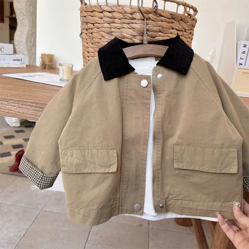 Верхняя одежда с отложным воротником на молнии и длинными рукавами весна 2024